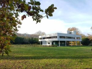Arkkitehti Le Corbusierin suunnittelema Villa Savoye, Poissy