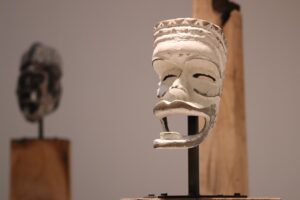 Afrikkalainen naamio, primitiivisen taiteen museo, Pariisi