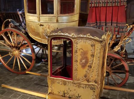 Private visit in the Coach Gallery of Versailles